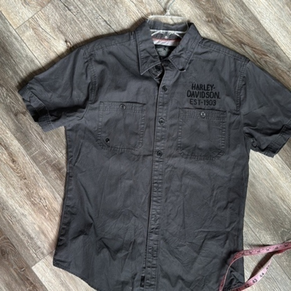 Harley Davidson top women’s button up size medium collared, dark gray